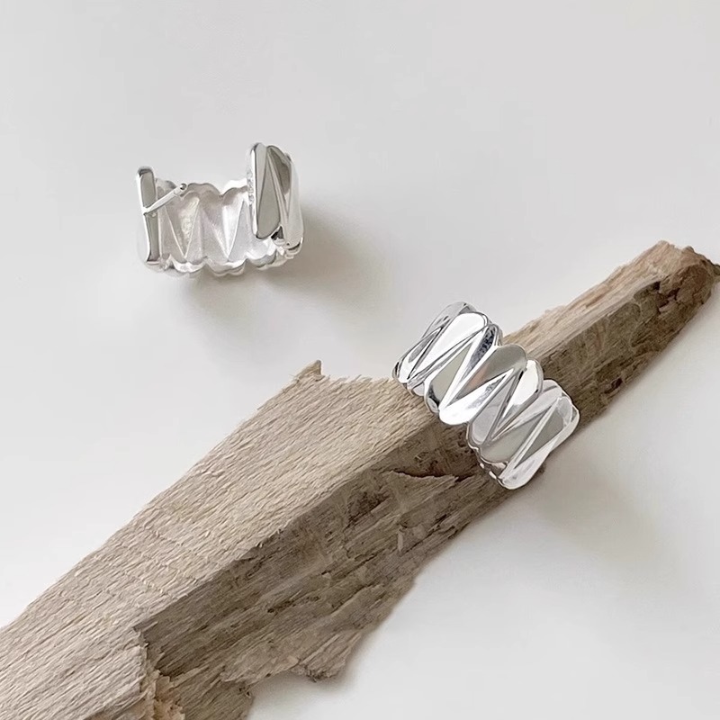 2025新款闪亮光感耳钉女切面小众设计高级感韩系耳环ins新品耳饰送女朋友老婆情人节七夕生日礼物