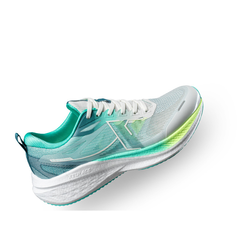 健卡侬轻盈缓震男跑鞋透气耐磨持久回弹科技跑鞋舒适设计高清大图