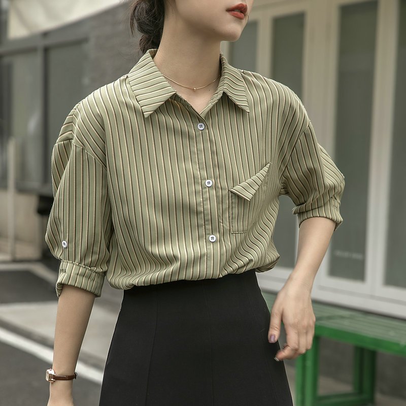 2022新款设计感小众短袖衬衫女显瘦条纹褶皱袖气质衬衫女上衣