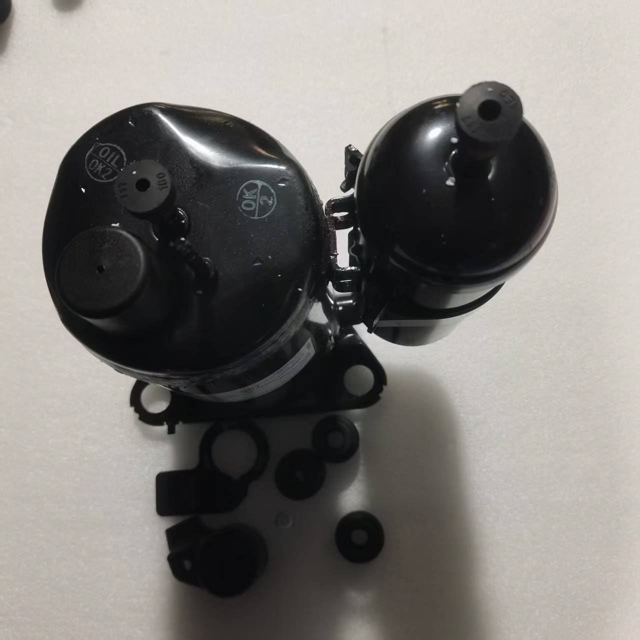 帮客材配 全新原装法迪欧空调 KFR- 35GW/LA1 压缩机 WP098SJ73 - B01 收前务必验货高清大图