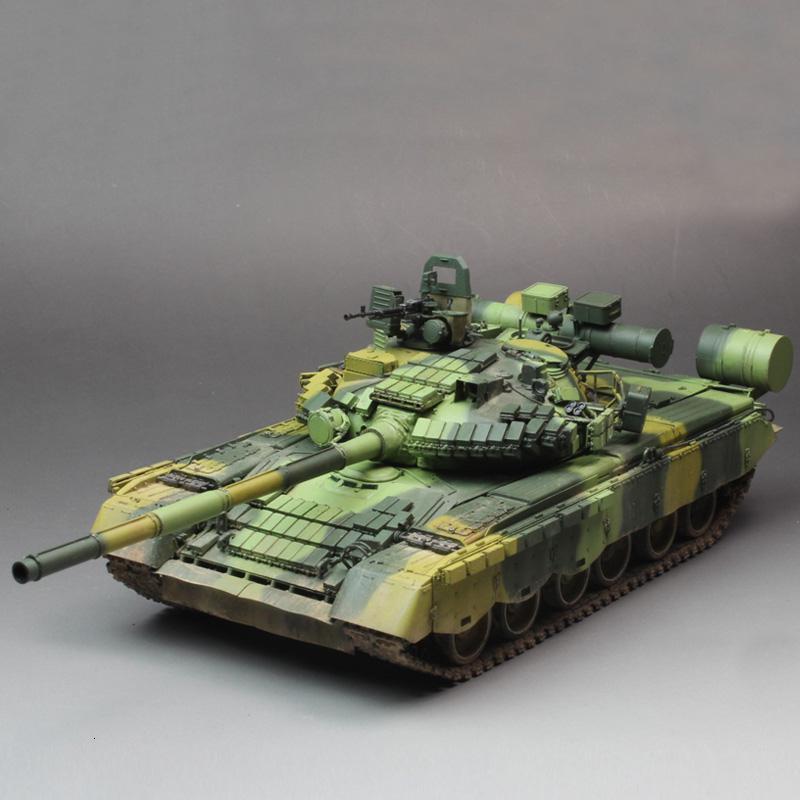 小号手拼装军事模型 仿真1/35俄罗斯T80BVD主战坦克05581飞行坦克 模型+胶水+工具套