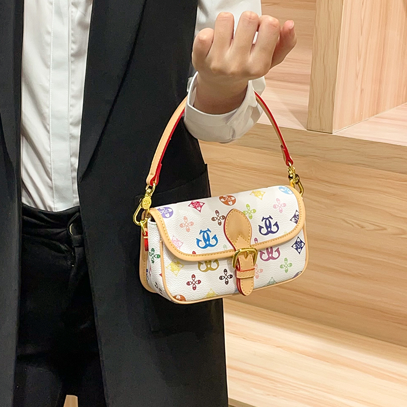 欧美时尚女士包包女2026新款超火高级感轻奢女包复古老花通勤小方包斜挎单肩包法棍小包高清大图