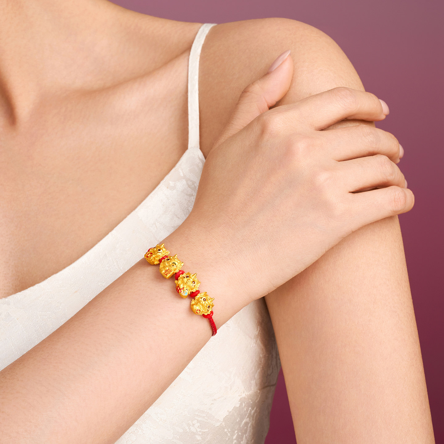 周大福SOINLOVE「萌宠」抱财貔貅金币黄金足金转运珠配绳多款VR1570-VR1573礼物高清大图