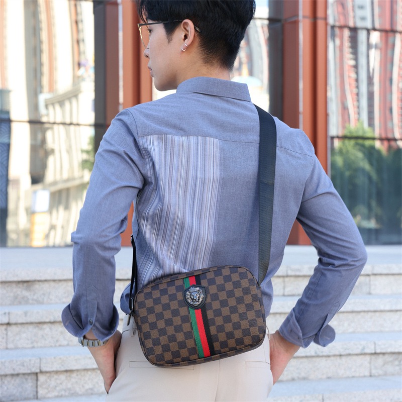 苏宁宜品户外单肩斜挎经典格纹单肩实用单肩包高清大图