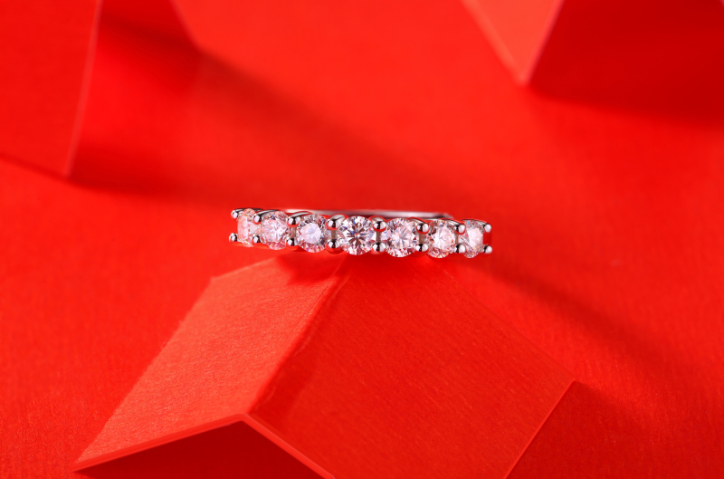 玖钻珠宝 925 银莫桑石戒指 七公主排戒欧美豪华半圆镶嵌百搭排戒R11156高清大图