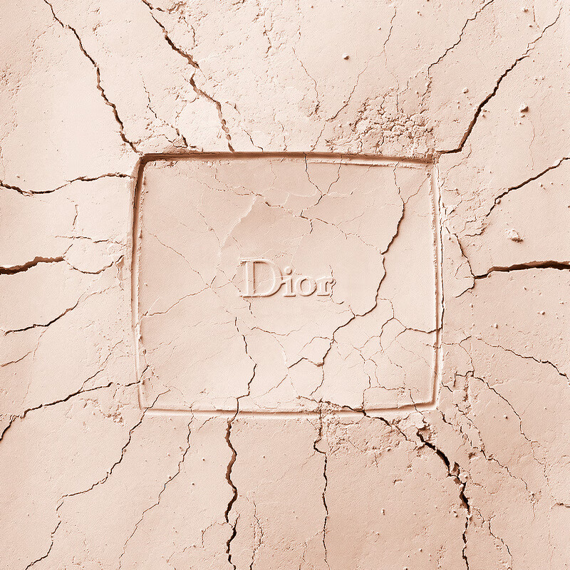 迪奥(Dior)全新凝脂恒久柔雾粉饼全新琐妆粉饼 0N#浅白肤色高清大图