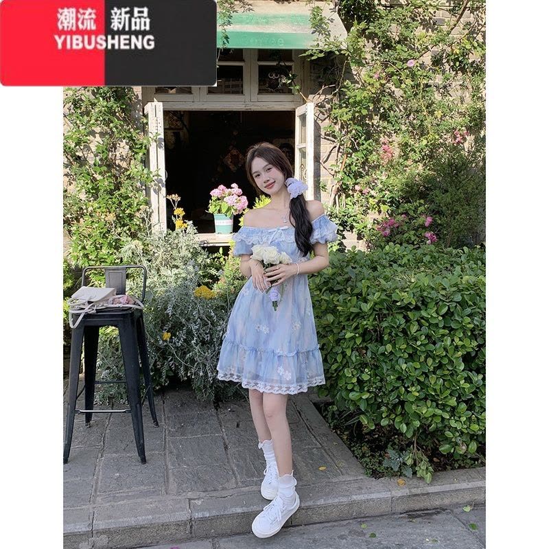 YIBUSHENG氛围感方领泡泡袖连衣裙女季新款度假风很仙的显瘦蕾丝拼接长裙图片