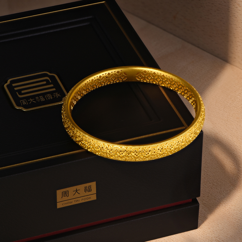 周大福传承系列如意圆满如意纹足金黄金手镯计价工费2780元f221873甄