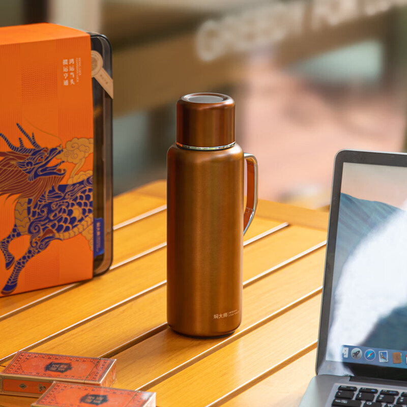 焖大师(MENDASHI) 鸿运当头掼蛋礼盒 闷泡杯套装便携随行家用办公保温杯焖茶杯 琥珀金MT700