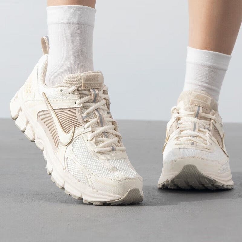 NIKE/耐克男女大童新款VOMERO 5运动鞋训练跑步鞋 HF6998-101 C