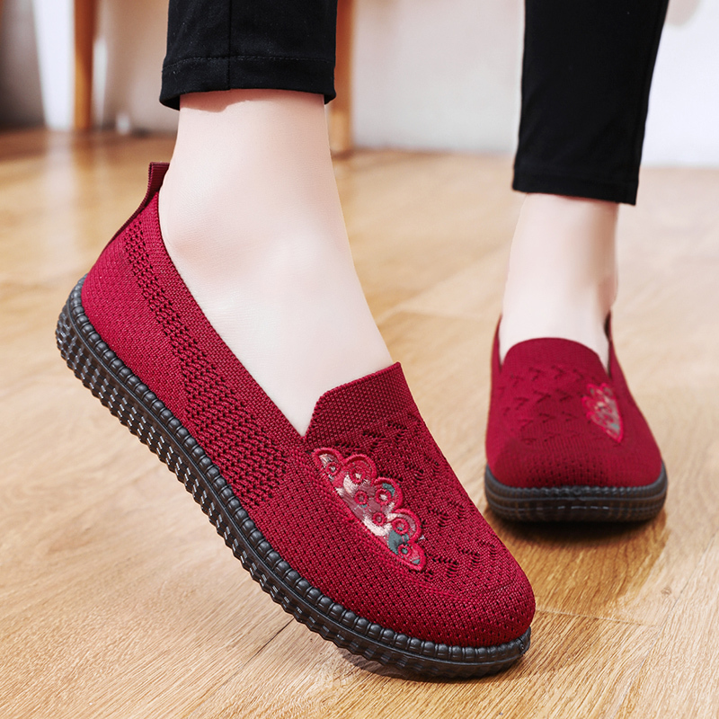 老北京布鞋女一脚蹬中年妈妈软底休闲宽胖脚奶奶鞋老太太红色布鞋
