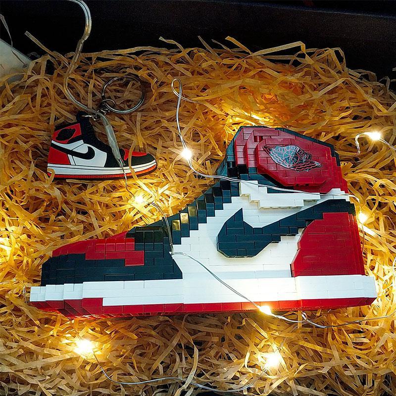 积木玩具aj1篮球鞋子黑红脚趾模型男朋友拼图小颗粒像素徐璐同款 熊猫