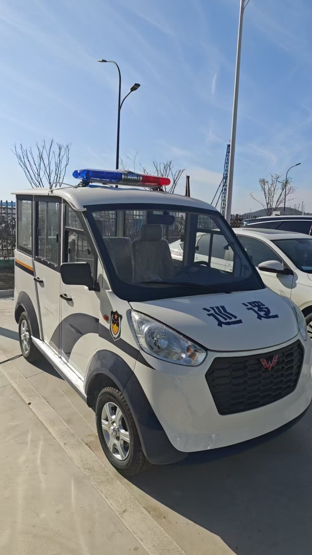 五菱WLD2061封闭电动巡逻车高清大图