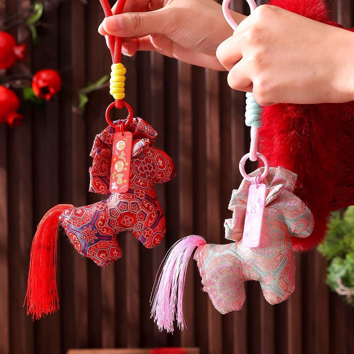 小马挂件 宋锦马酒红高清大图