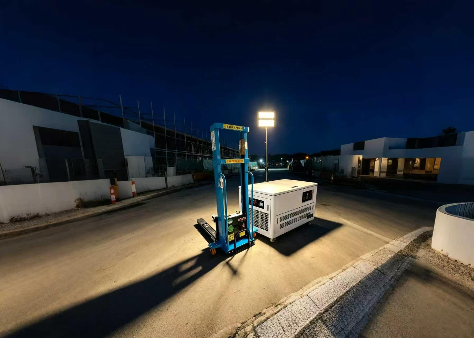 TORMIN通明 ZW3591 2X200W IP66 220V 5000K 自动升降工作灯 （计价单位：个）白色高清大图
