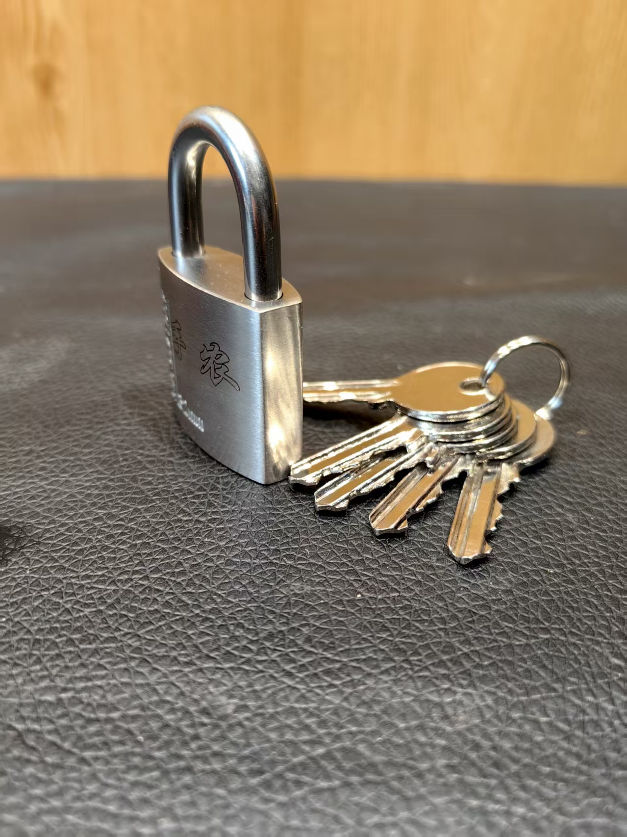 手农不锈钢弹力锁五把钥匙32MM高清大图