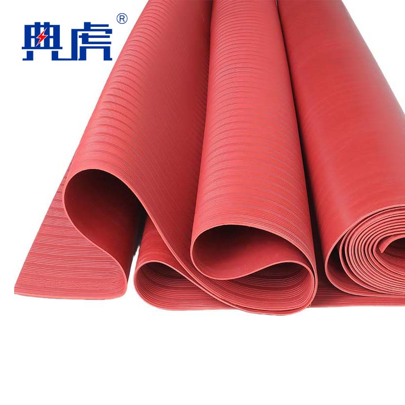 典虎 绝缘胶垫 红色条纹 6kv 10米*1米*3mm 卷高清大图
