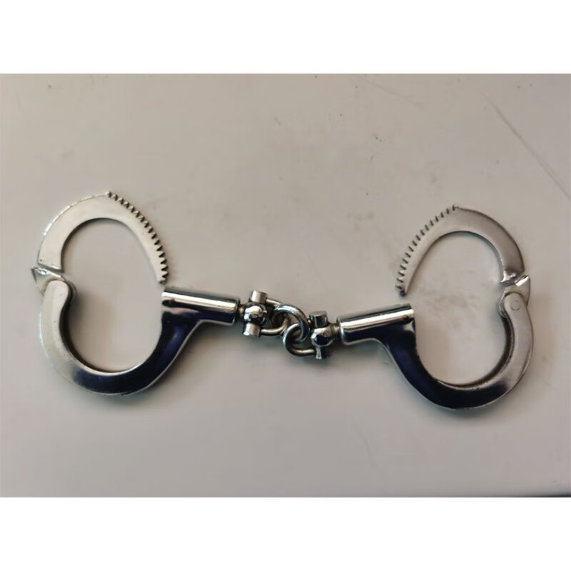 手铐吉安 警用手铐主要参数型号:吉安 警用手铐颜色:白查看全部参数>