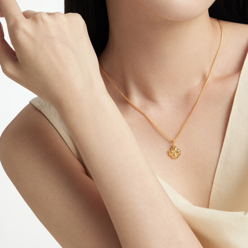 周大福爱心四叶草足金黄金吊坠女计价(工费360)EOF1831送生日礼物高清大图