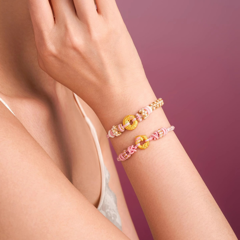 周大福SOINLOVE蜜粉金十里红妆桃花黄金平安扣手链可调节多款VR1600-VR1601高清大图