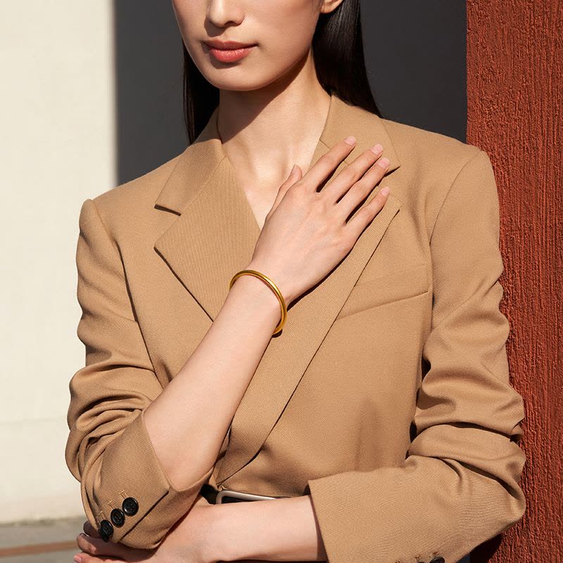 周大福传承系列婚嫁古法金 足金黄金金镯计价(工费:2780元)F209000图片