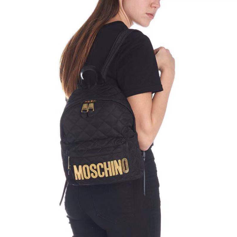 香港直邮 MOSCHINO莫斯奇诺 黑色中号徽标绗缝菱形格双肩背包女士