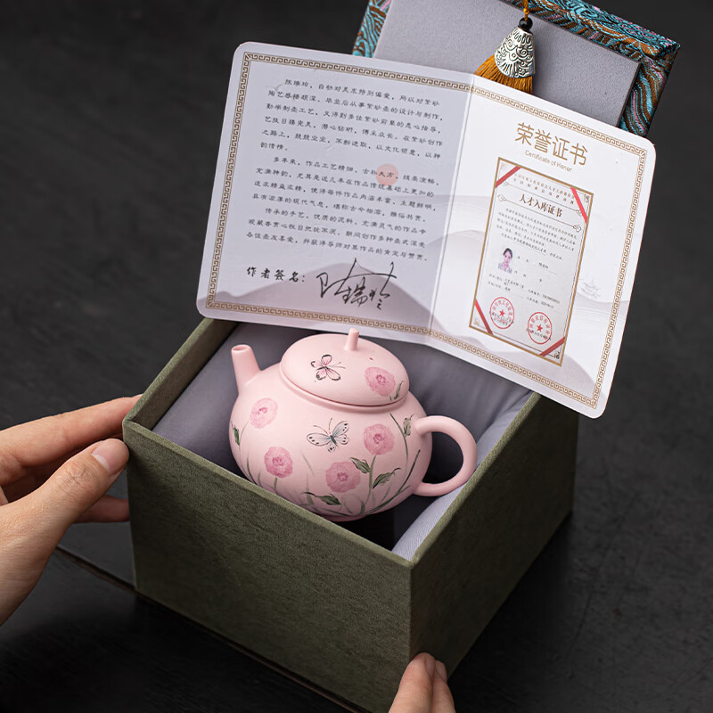 苏氏陶瓷/SUSHI CERAMICS J1070 紫砂手绘粉泥蝶恋花古月壶陈瑞玲老师作品高清大图