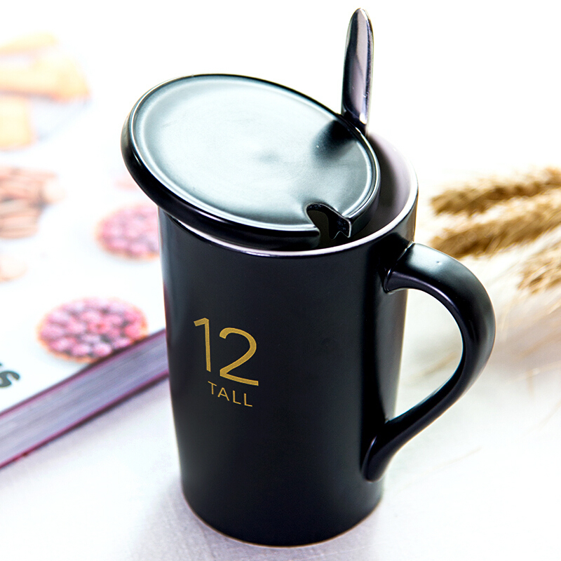 亿嘉IJARL 创意陶瓷马克杯情侣咖啡杯牛奶杯带盖带勺办公杯水杯子 12盎司亚光黑