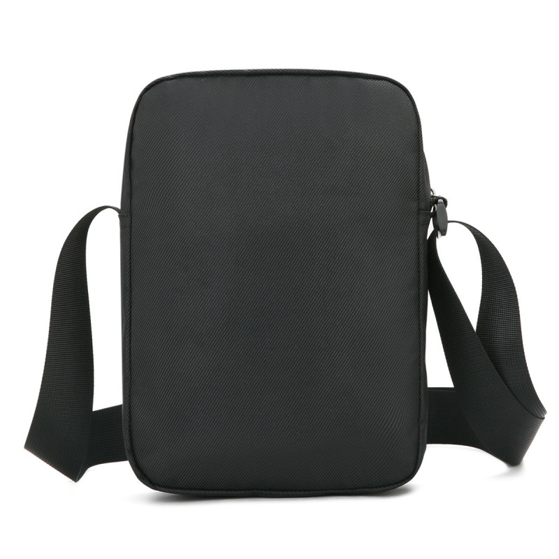 七匹狼男士单肩斜挎包轻便防水休闲运动男包斜挎包