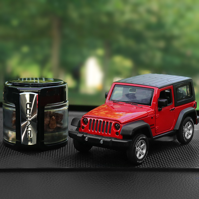 吉普牧马人合金车模型汽车摆件高档车载装饰品车内沸石香水座香熏