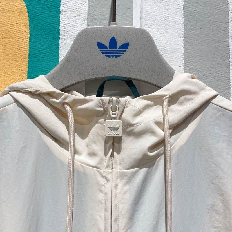 adidas/阿迪达斯三叶草连帽外套运动休闲梭织男装夹克IU0201 C高清大图