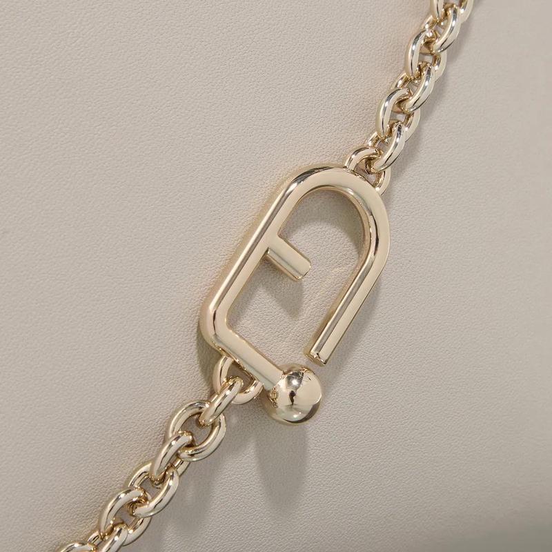 FURLA女士休闲百搭配饰小号斜挎包光滑皮质链条肩带多功能手提单高清大图