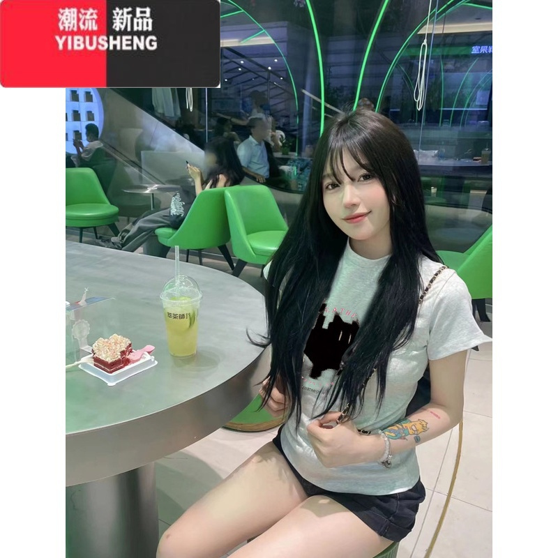 YIBUSHENG灰咪印花辣妹正肩不露腰短款短袖T恤女日多巴胺芭蕾风上衣