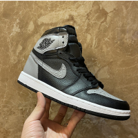 正品aj1阴阳鸳鸯 aj1mid 高帮 黑红脚趾 禁穿欧文5代篮球鞋男鞋空军一号板鞋北卡蓝影子灰倒钩鸢乐联名ihsern