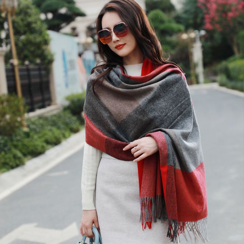 羊毛围巾女冬款学生可爱韩版百搭加厚新款披肩围脖两用保暖春秋季大格