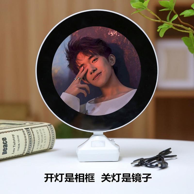 易烊千玺011 镜子相框灯+USB线+三节电池 易烊千玺周边同款镜子相框两用魔镜化妆镜子发光相框