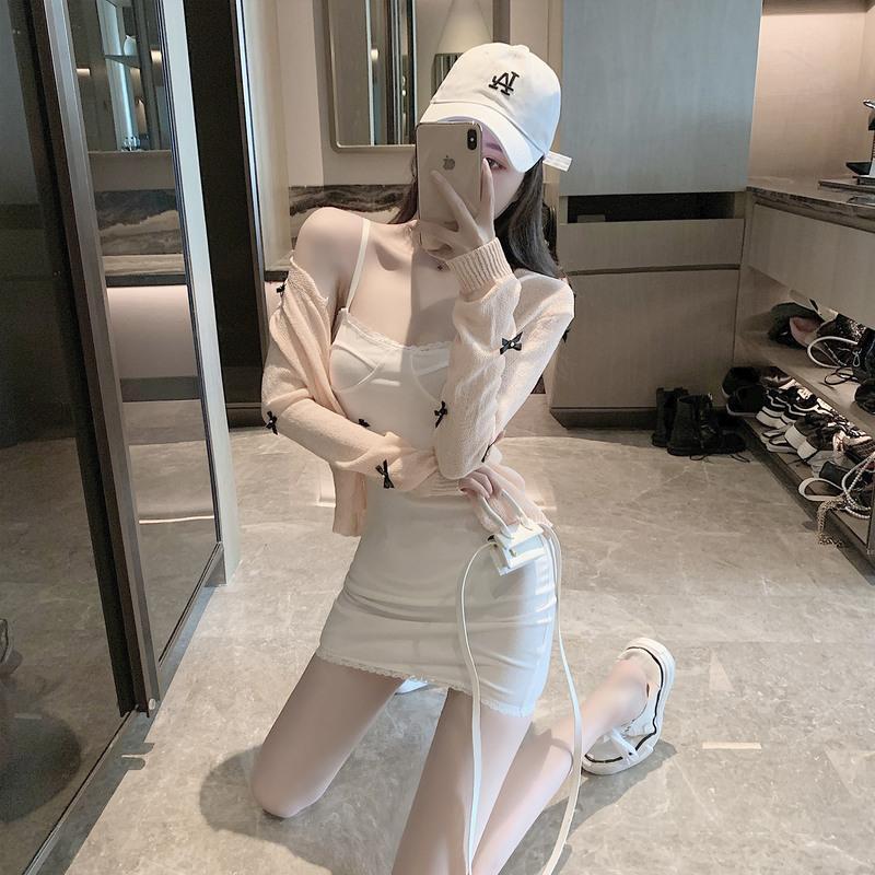 枫述性感白色吊带连衣裙女春装2021新款韩版收腰显瘦包臀短裙针织开衫