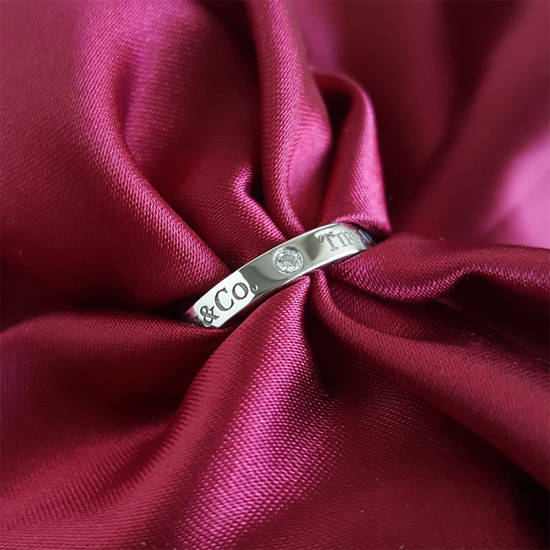 二手正品tiffanyco蒂芙尼窄版铂金镶三钻镌刻logo戒指51号蒂芙尼戒指