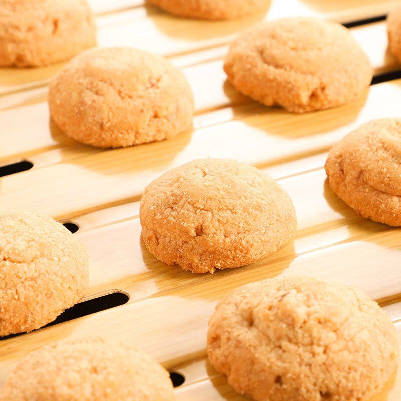 如水坚果黄油小曲奇920g圆铁盒休闲零食 儿童孕妇健康搭配送亲人图片