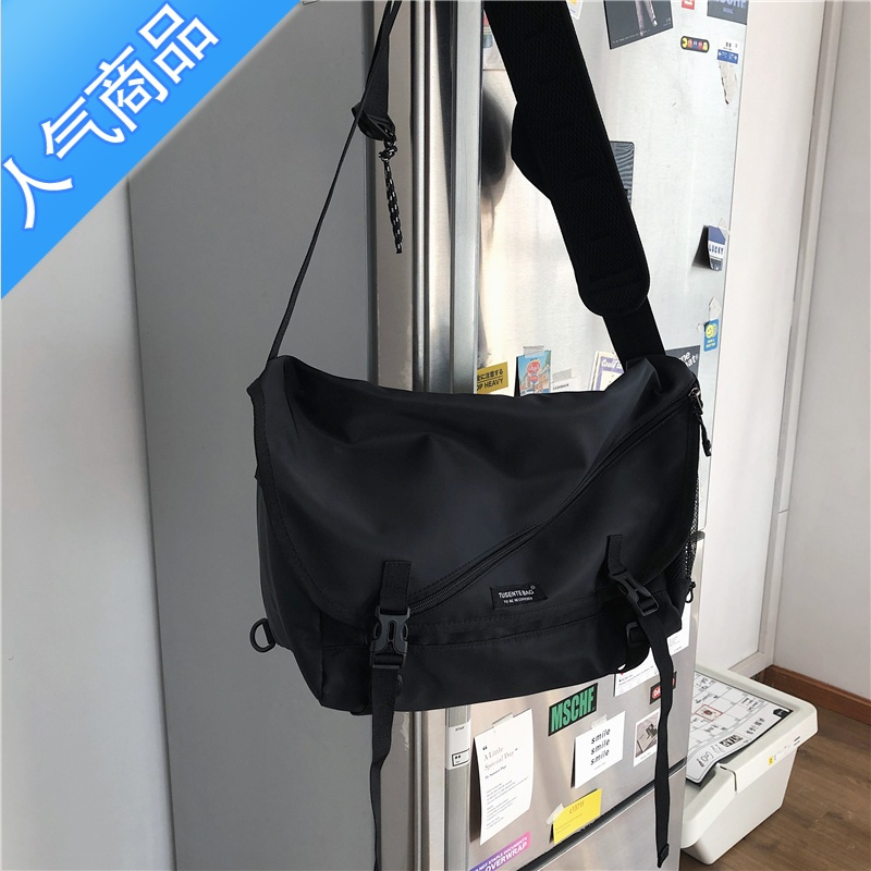 封后斜挎包男士潮牌大容量工装风单肩包ins潮男运动挎包时尚机能背包单肩包男
