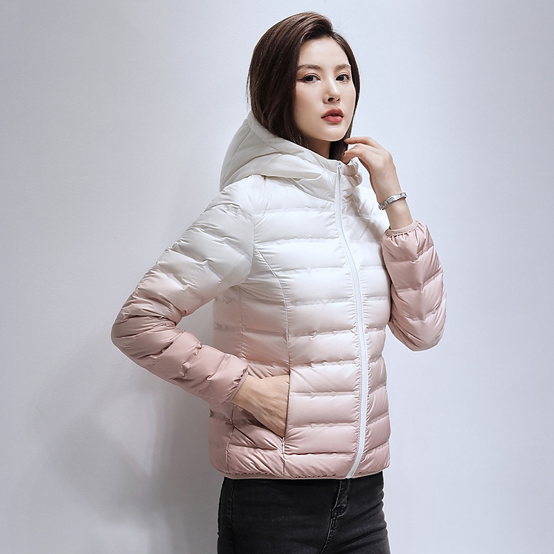 鸭鸭90鸭绒轻薄羽绒服女短款冬季渐变色时尚洋气外套视频