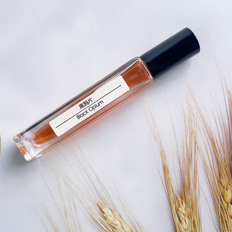 黑鸦片 小样香水 辛辣东方香调 前调 粉红胡椒 橙花 梨 中调 咖啡