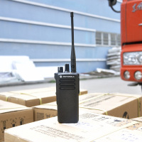 摩托罗拉(MOTOROLA) XIR P8608 数字对讲机 适用多种场所 多达 32 个信道容量,支持应急按钮 黑色