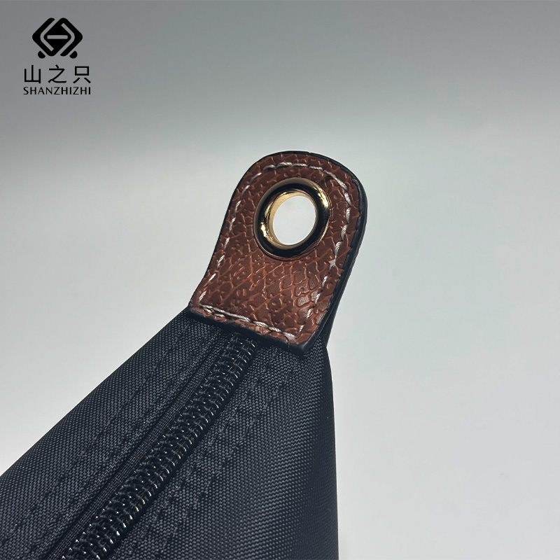 山之只 便携化妆收纳包 黑色 个高清大图