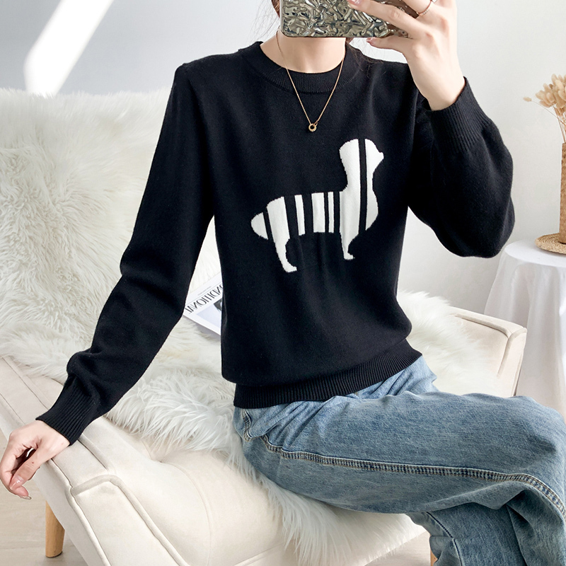 雪米贝奴时尚减龄小狗刺绣针织衫女秋冬季新款圆领宽松显瘦羊毛打底衫