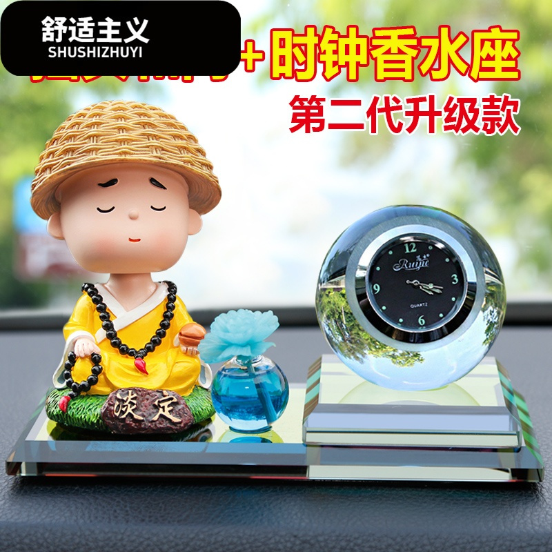 创意汽车摆件太阳能摇头小和尚卡通车载香水男女可爱饰品车内用品