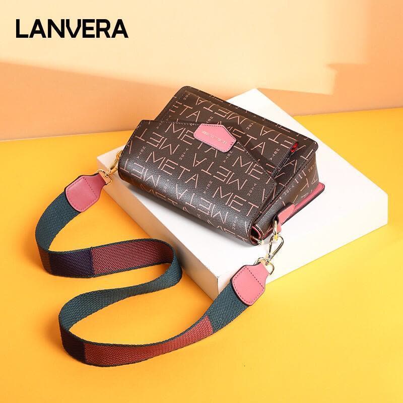 LANVERA朗薇香港潮牌小包包女2019新款潮斜挎包宽带印花小方包百搭单肩女包夏_119 粉色图片