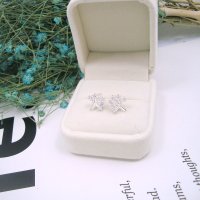 送朋友个性可爱圣诞树纯银925耳钉女甜美日韩潮钻简约个性防过敏送女朋友老婆生日礼物送女朋友七夕情人节礼物