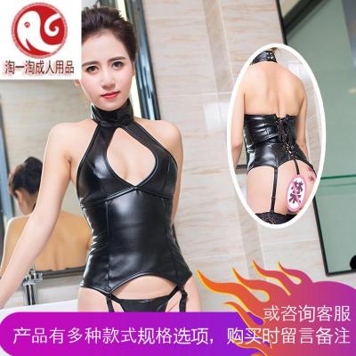 情趣皮衣连体紧身袜带女王套装SM教漆皮挂脖低胸激情内衣大码