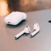 苹果(Apple)iPhone AirPods2代(有线充电盒)苹果耳机 蓝牙耳机无线耳机 入耳式 苹果2代无线蓝牙耳机